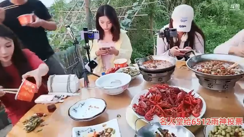 肖哥看超级VIP吃大餐，还解释为什么设置超级VIP