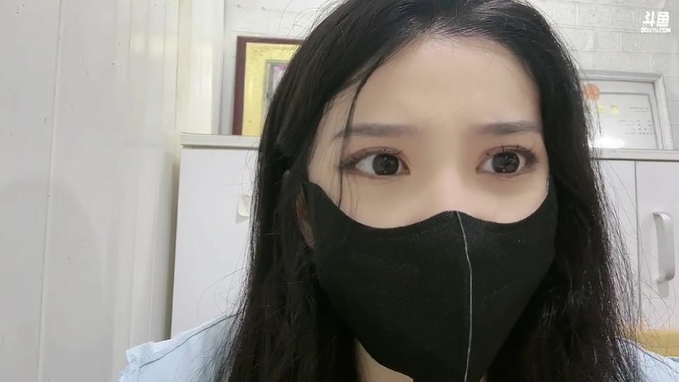 【2023-06-24 19点场】若若跑的贼快：先吃饭，九点半退潮后赶海抓螃蟹