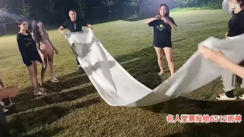 肖哥看女主播玩游戏好搞笑，有点痛啊