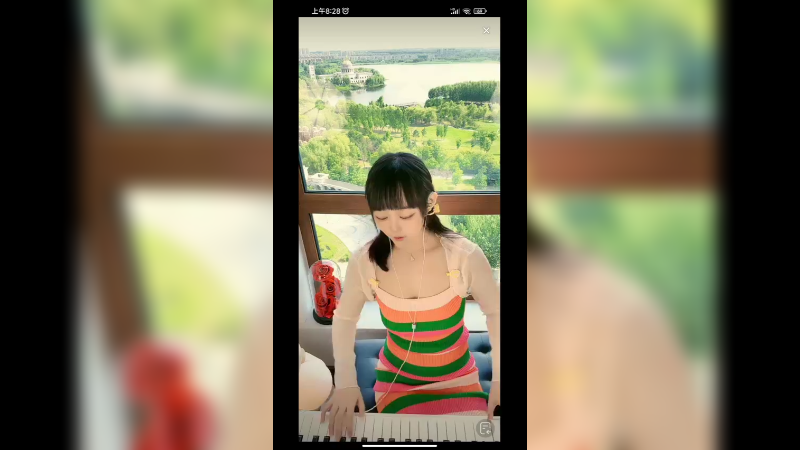 美女小姐姐弹琴好听，好可爱啊