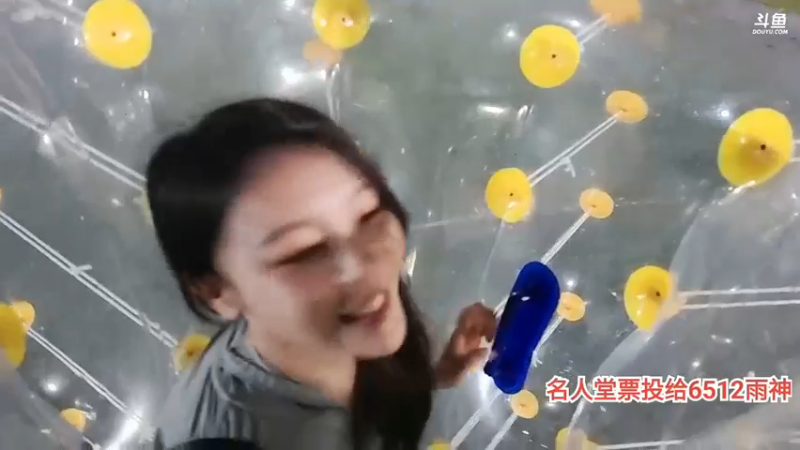 咩咩和大琳玩游戏，互相说狠话