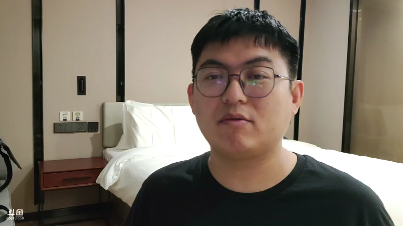 我在斗鱼看火力堂主直播户外