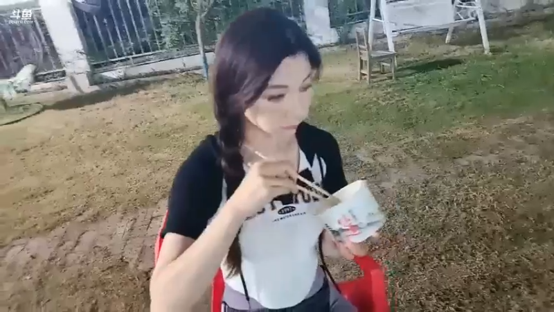 肖哥以为大哥要刷唱给老嫂子，结果没刷