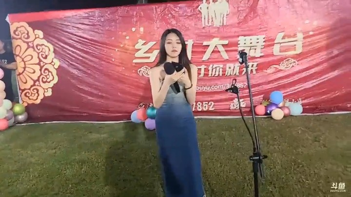 美女宋温暖演唱经典歌曲《大鱼》很好听