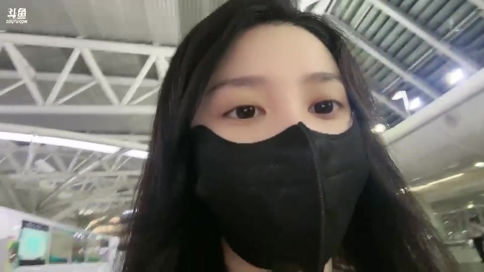 【2023-06-26 22点场】若若跑的贼快：赶飞机咯，飞机延误了呜呜呜