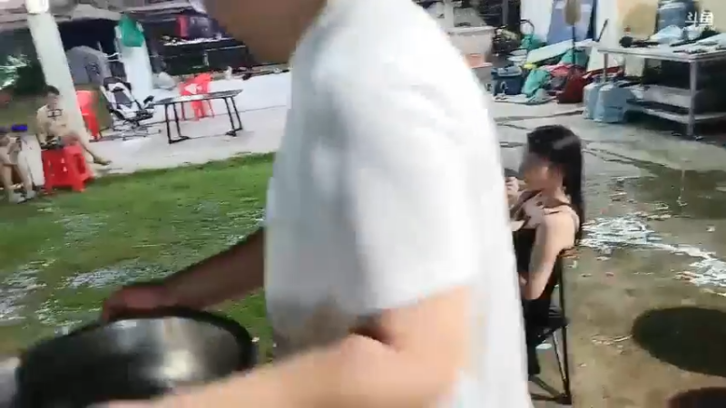 女主播玩游戏，帅帅哥真是猛啊，太给力了