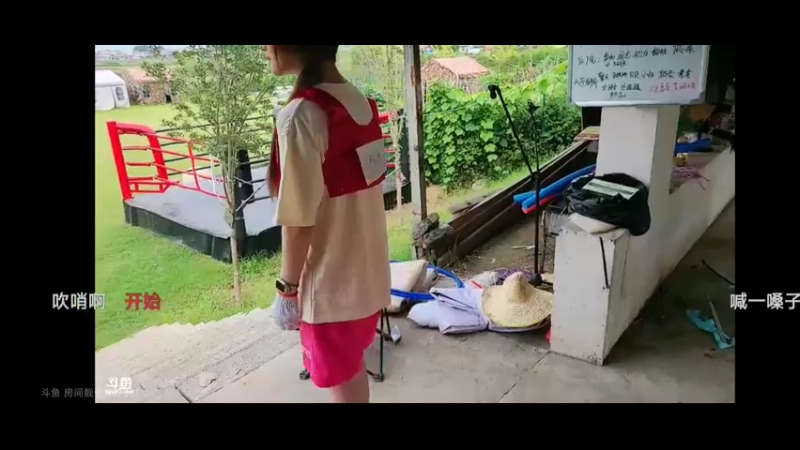 新妹妹和咩咩撕名牌，结果咩咩获胜