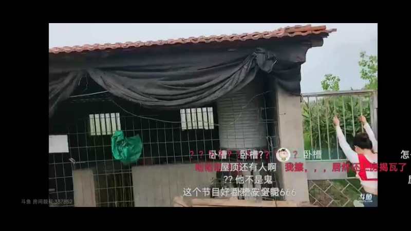 美女楠楠和小夹子撕名牌，楠楠获胜