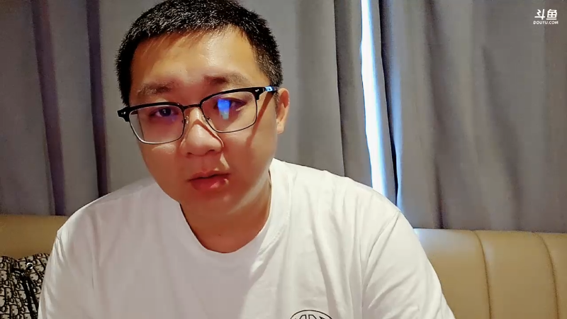 我在斗鱼看小鱼小鱼吃虾米直播户外
