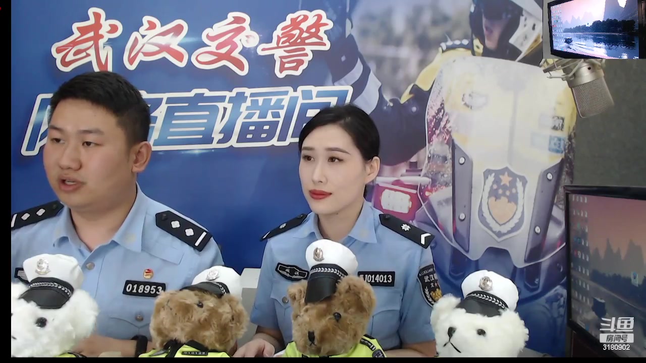 【2023-06-30 16点场】武汉交警：江城红绿灯-文明交通在行动