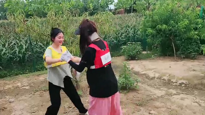 一番拉扯后江西灵机夹子音女人复活成功