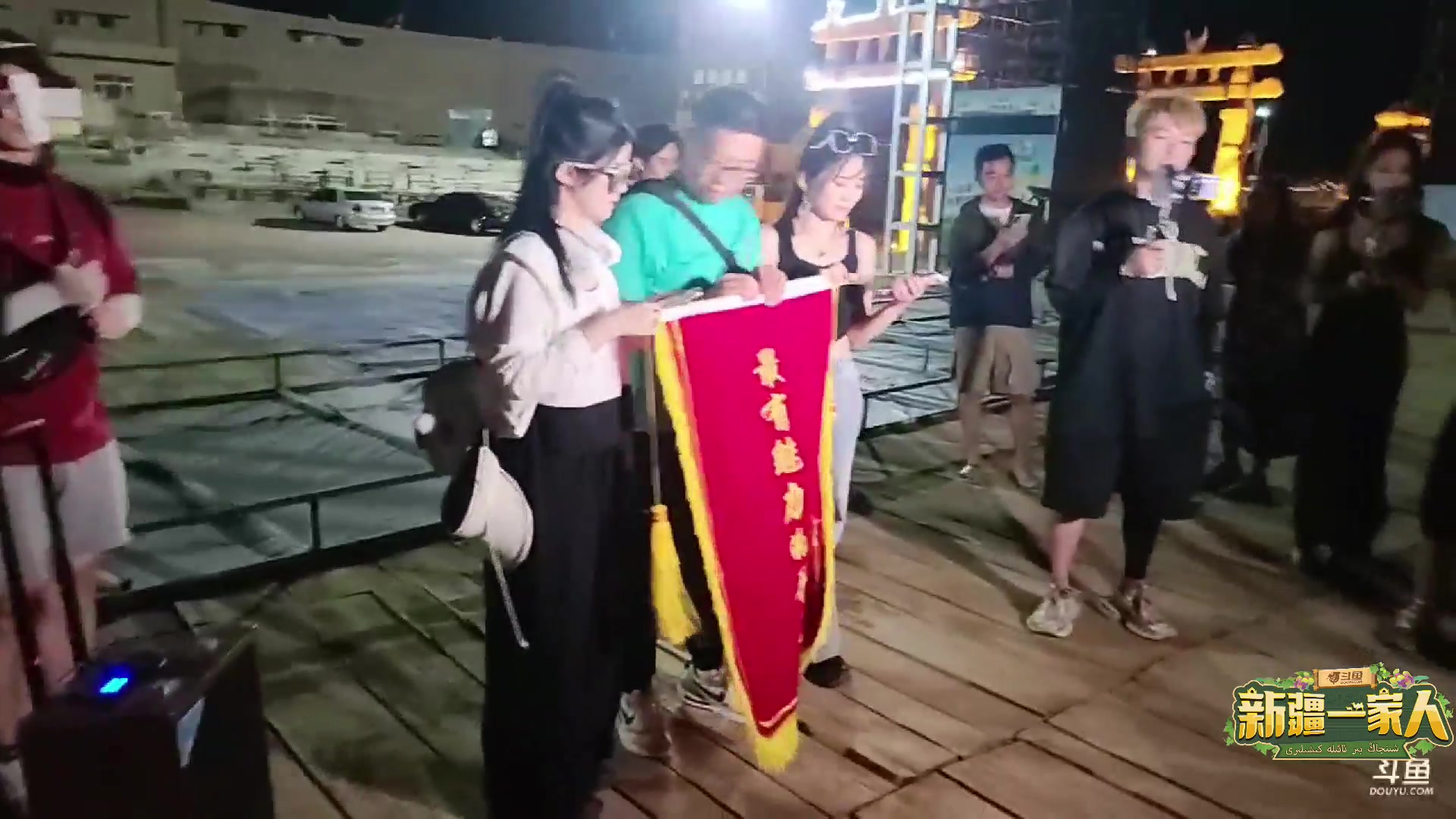 【2023-06-29 22点场】火力堂主：《新疆一家人》    沙漠历险记