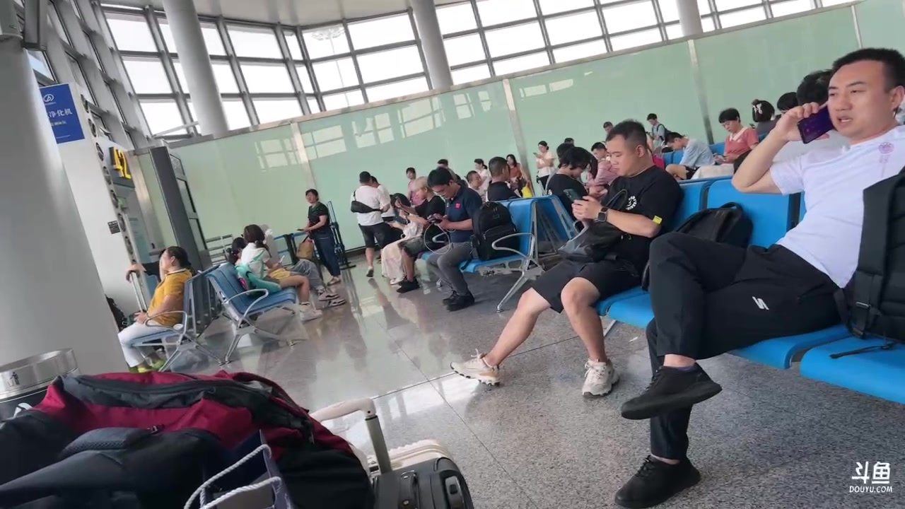 【2023-07-03 18点场】石页的第一根矛s：石页：张家界旅游！