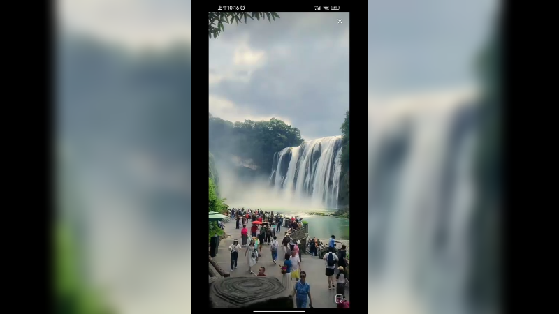 今天很多人来贵州黄果树瀑布看风景