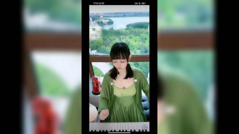 美女小姐姐弹琴很好听，好可爱啊