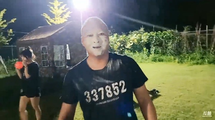 肖哥看五毒示范玩游戏，吹乒乓球好搞笑