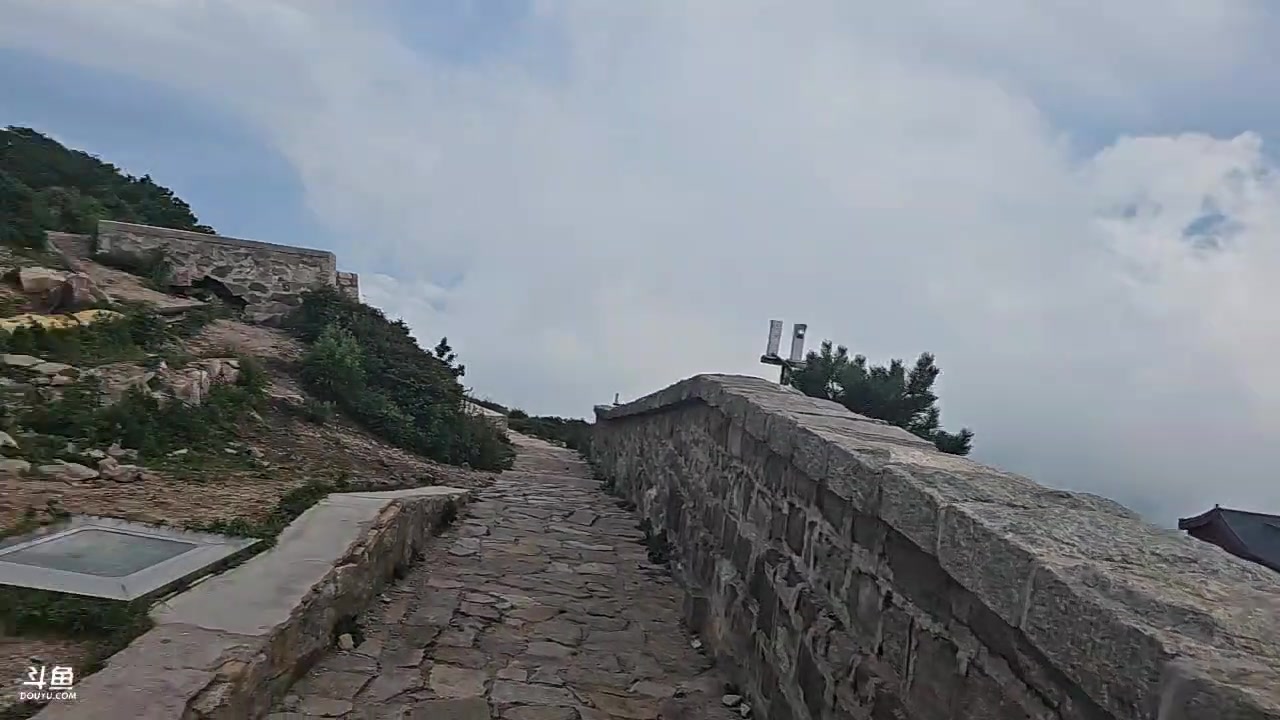 【2023-07-06 17点场】蓝战非OvO：今天爬泰山～环游第112天