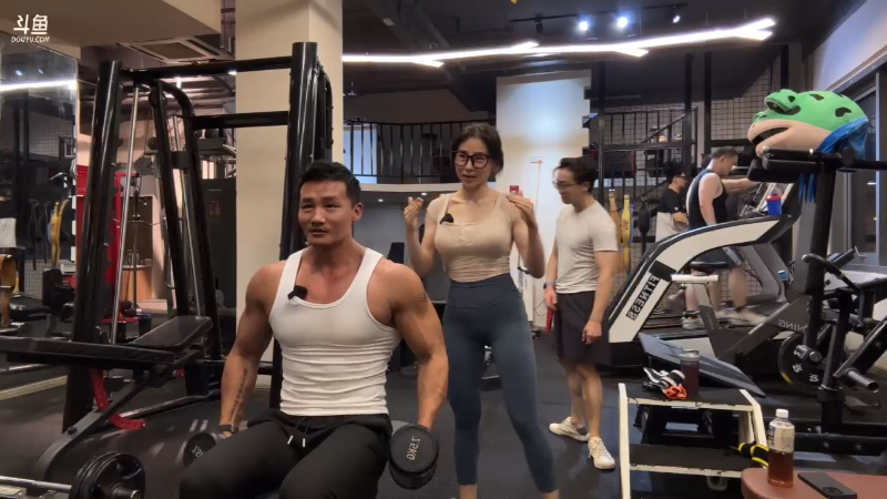 现在的社会鸡不是鸡，鸭不是鸭，男模不是男模，女人都找男模吗？