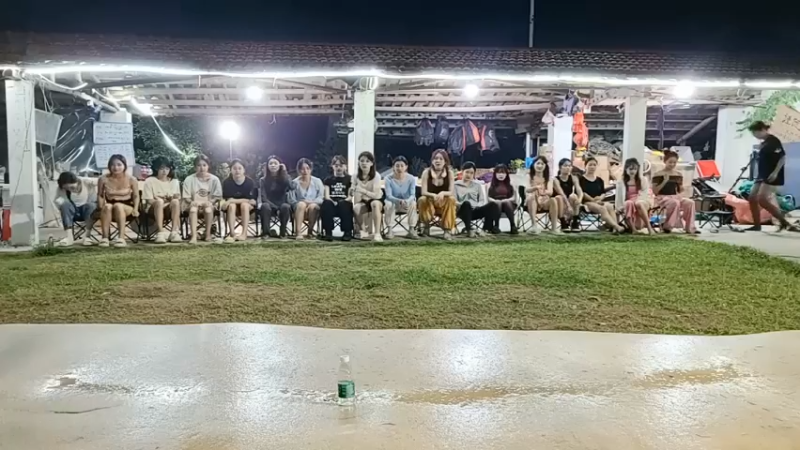 女主播听歌识曲结果答不出要打拳