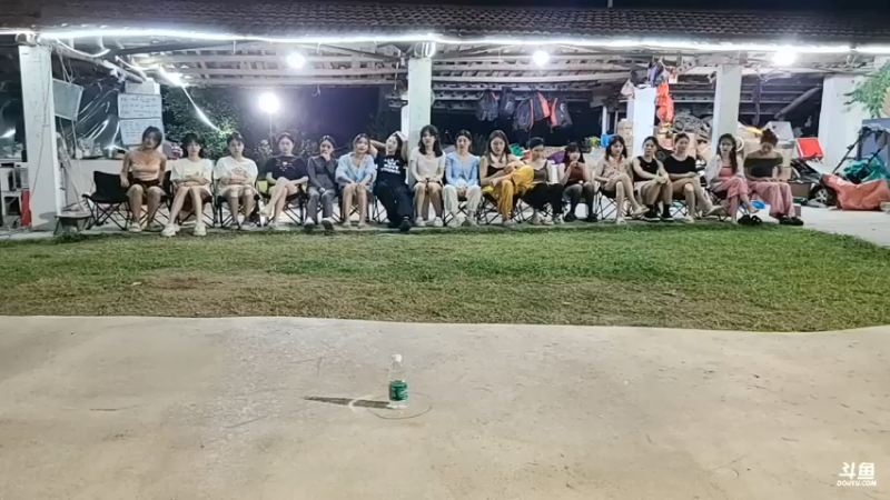 女主播玩游戏听歌识曲，最后居然被老嫂子蒙对了