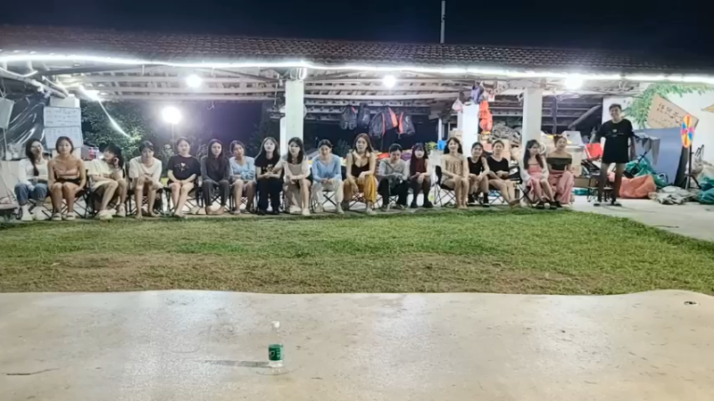 女主播玩游戏听歌识曲，最后一首歌猜不出，肖哥大口吃