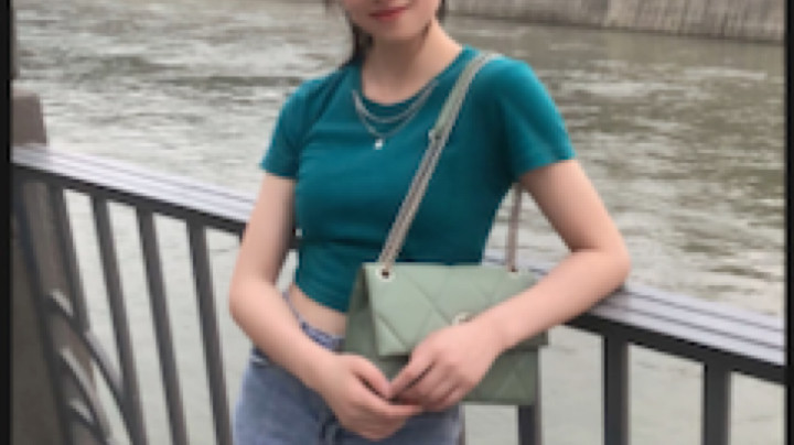 身后有退路，我们就会心存侥幸和安逸，前行的脚步也会放慢；身后无退路，我们才能集中全部精力，勇往直前，为自己赢得出路。