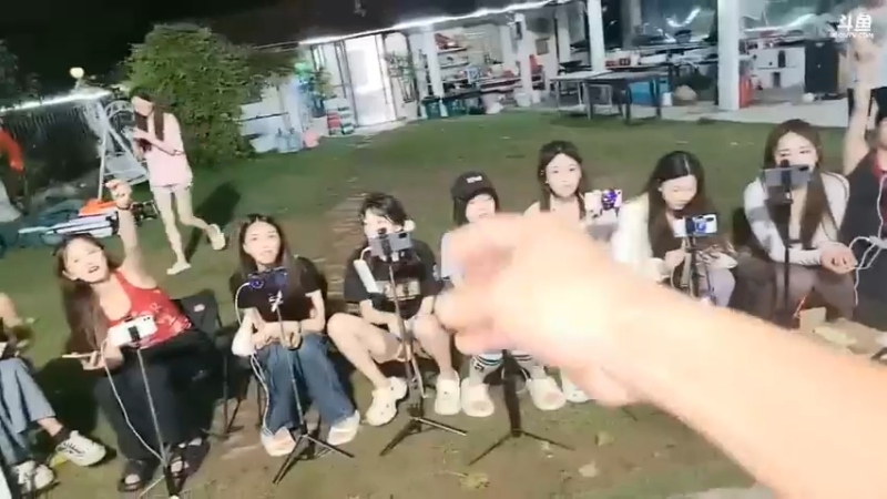 老嫂子用30分拍卖盲盒结果亏了啊