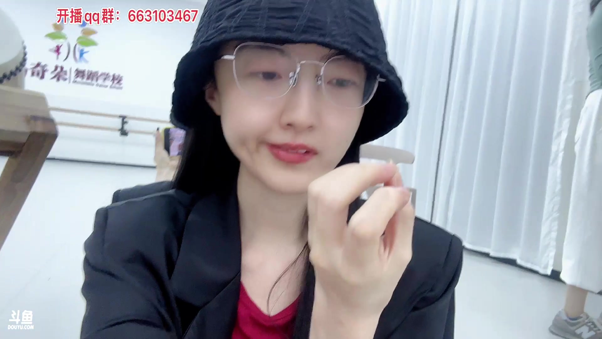 【2023-07-08 19点场】很嗯的雨薇：雨薇（今天闺蜜来家里找我，晚点开播要