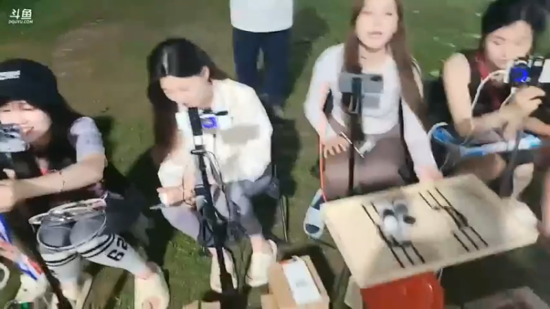 肖哥看女主播拍卖盲盒，结果血亏了啊