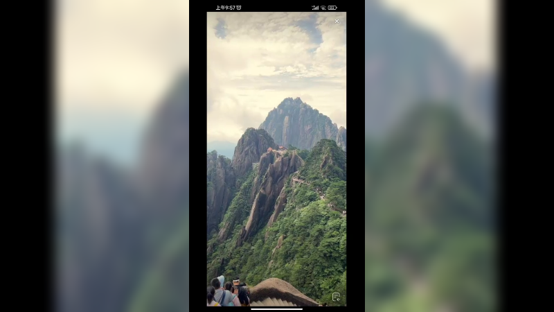 今天的黄山天气好啊，有一万多游客来