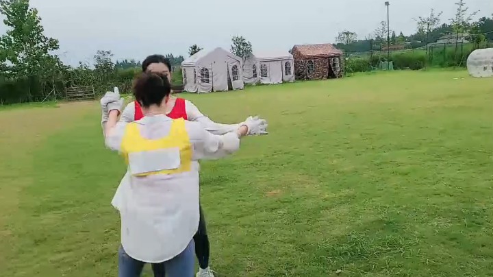 蹦  骚 慧 被 撕