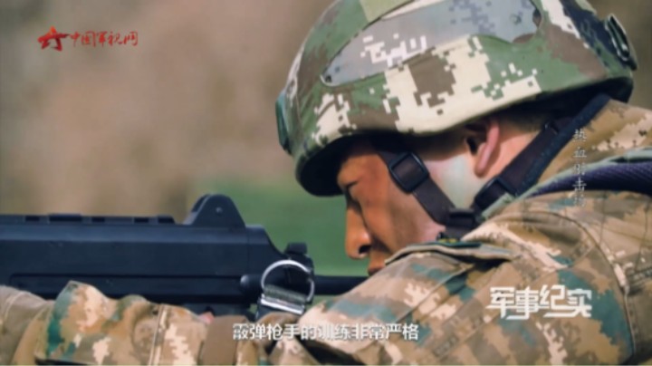 可快速射击 可火力压制 它是配备给重火力手的近战利器