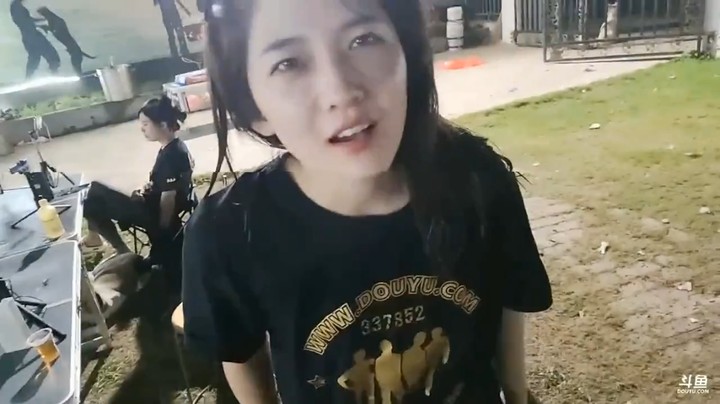 老姗姗说大哥是她的大哥，肖哥说大哥不是你一个人的