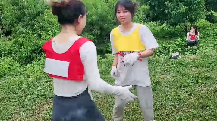 徐鹏每次把人干倒压在上面就输了，说明女人在下面才会赢。
