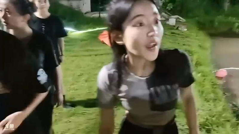 彪子队获胜，小夹子输了好笑队友