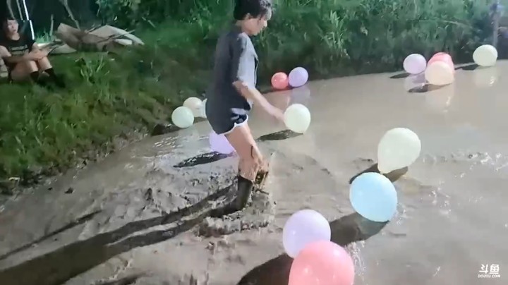 鹅妹队踩气球比赛，最后鹅妹尽力了啊