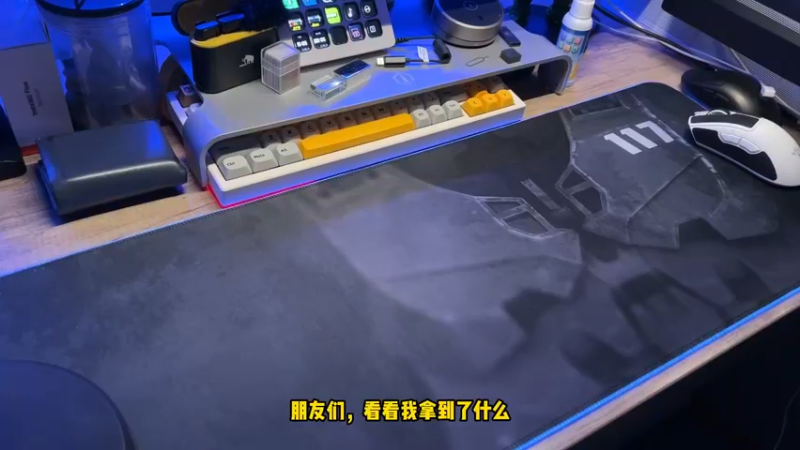 阿舔开箱 星空 steam游戏 主机游戏 单机游戏 星空手柄《星空》限量版手柄和耳机到啦！开箱给你们分享一下，真的太好看了！赶紧手滑分享给TA帮你买一个吧
