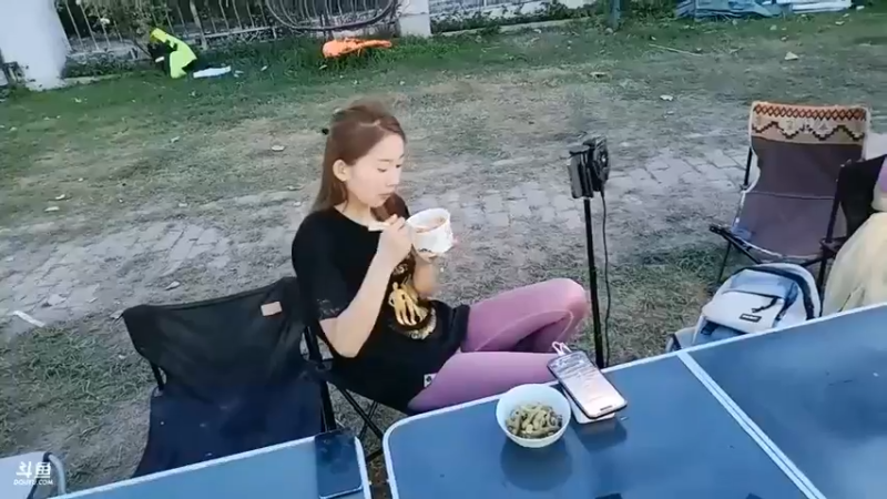 肖哥说鹅妹现在不是超级VIP，拉了，鹅妹说大哥让我减肥