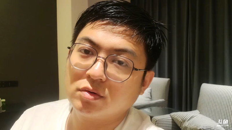 我在斗鱼看火力堂主直播户外