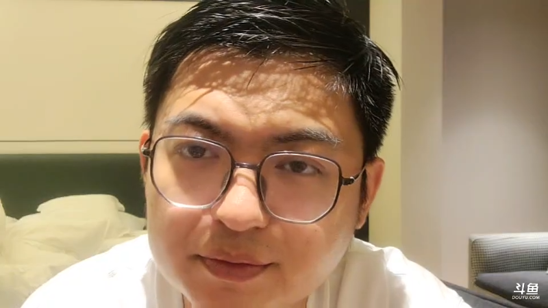 我在斗鱼看火力堂主直播户外