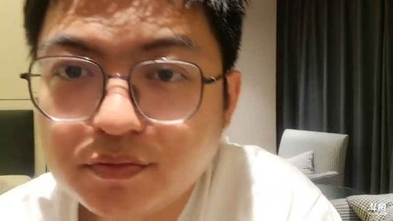 我在斗鱼看火力堂主直播户外