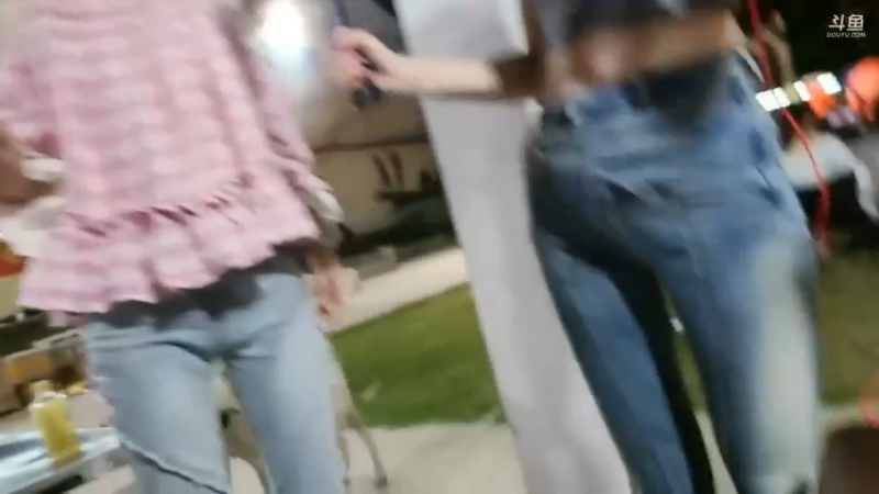 五毒开始给女主播发积分，素素居然有30多分，小梦仙只有一分