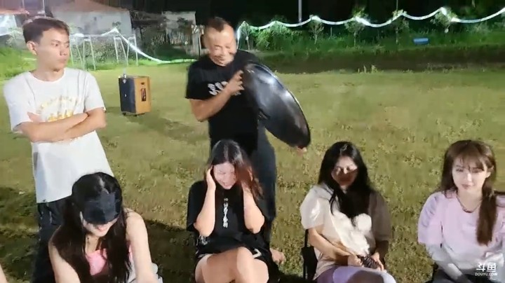 肖哥和女主播玩游戏，肖哥，五毒，彪子，老圆子，花花和小夹子节目效果好