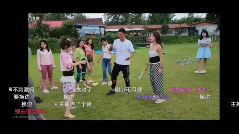 美美和老姗姗玩游戏比赛，美美累到晕了