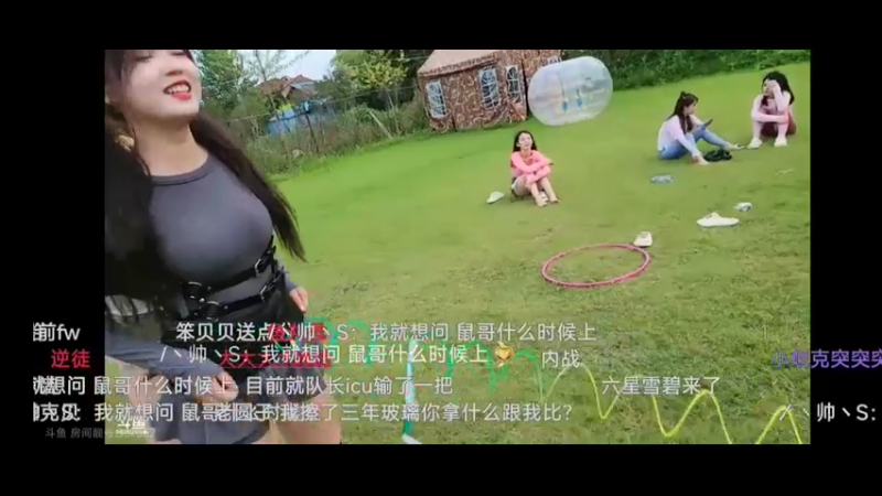 美女贝贝和雪碧比赛，互相放狠话，最后雪碧轻松获胜