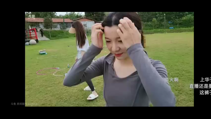 楠楠和老圆子比赛玩游戏，互相放狠话，结果老圆子赢了