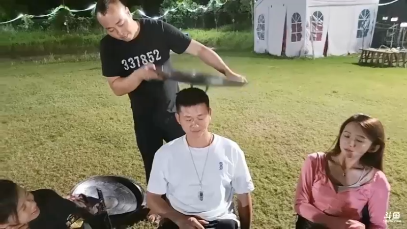 大哥送了几个火箭让五毒打肖哥150下，数一数总共打了多少