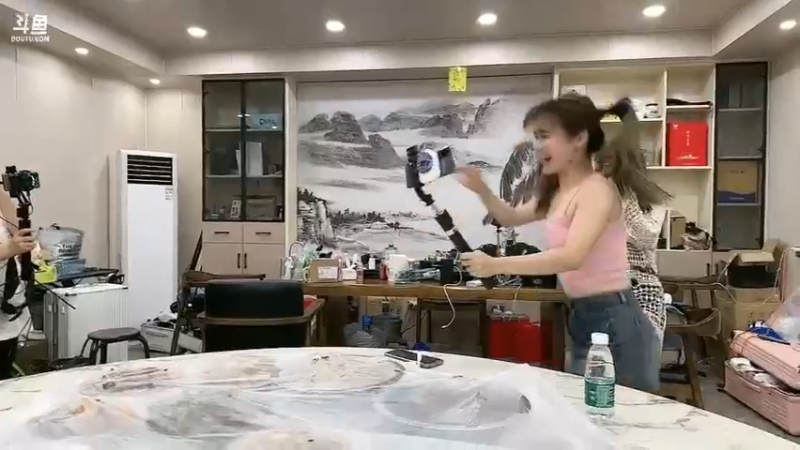 宋温暖看美女小慧表演好精彩啊