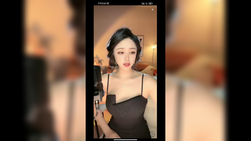 美女小姐姐今天穿的好可爱啊