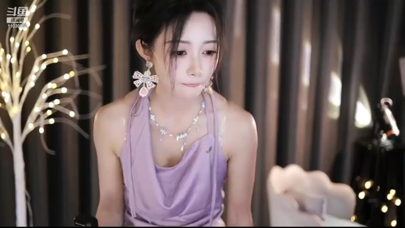 擎天妹妹今天的衣服很有女人味啊